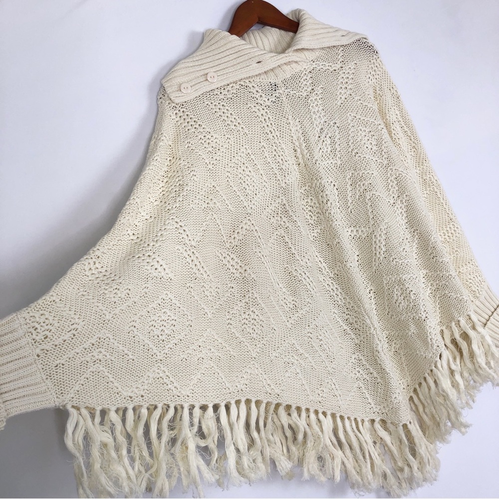 NEW Handknits by Storybook Knits Poncho with Sleeves Cream Size M Button - Picture 3 of 7